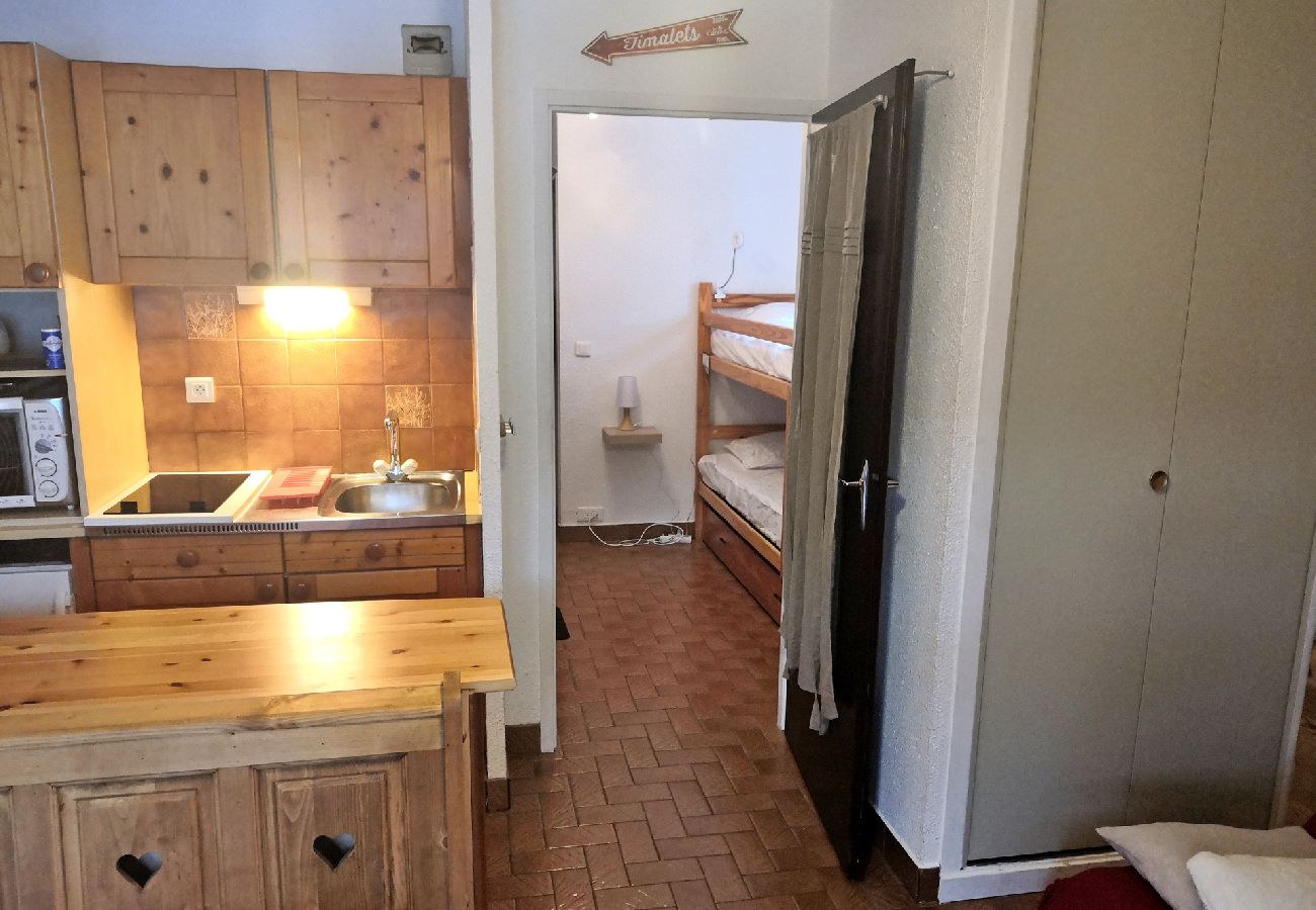 Studio à Les Carroz d'Arâches - Appartement 4 personnes centre- RHO602