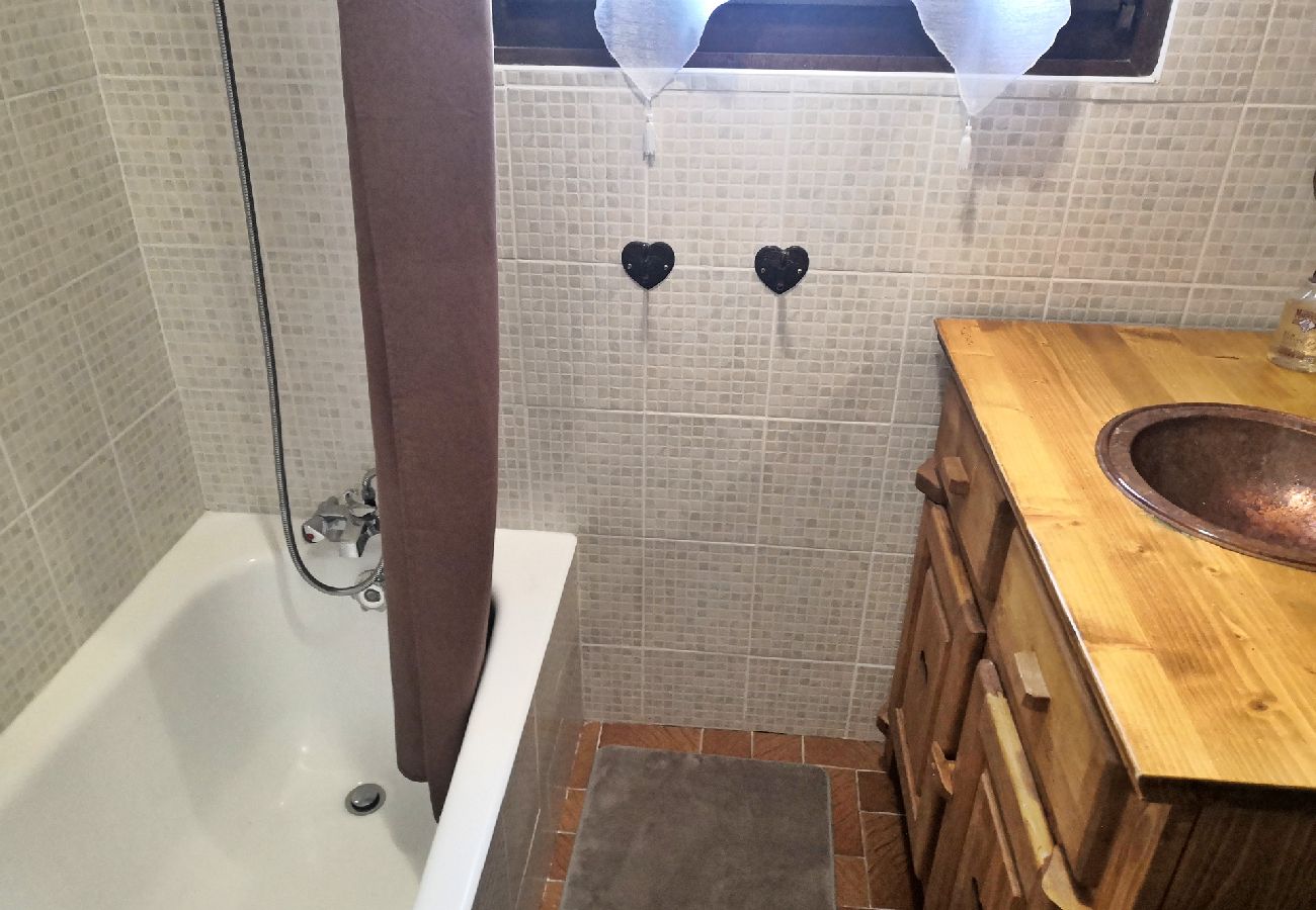 Studio à Les Carroz d'Arâches - Appartement 4 personnes centre- RHO602