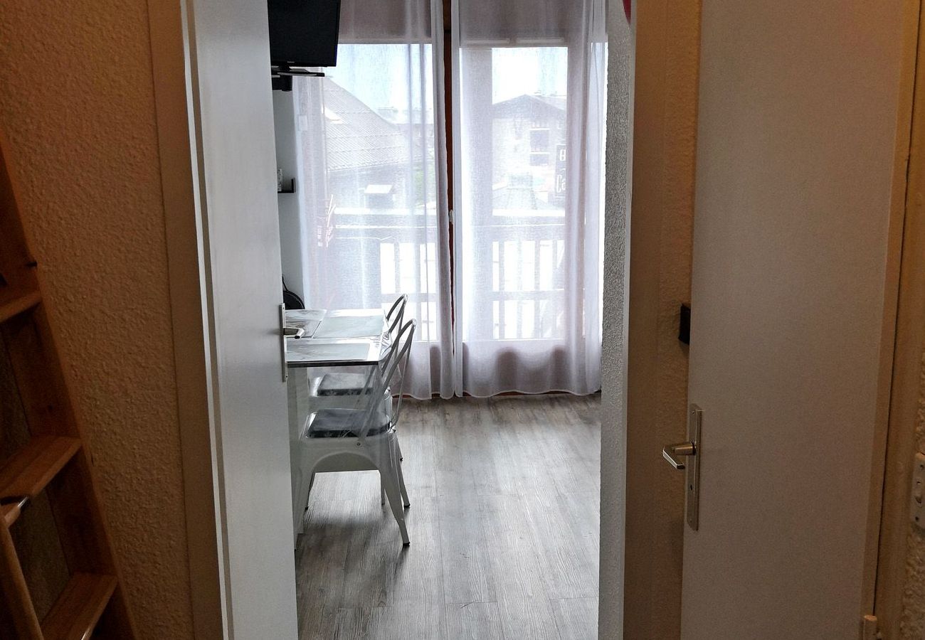 Appartement à Les Carroz d'Arâches - Centre station Appartement 4 personnes  avec parking AME609