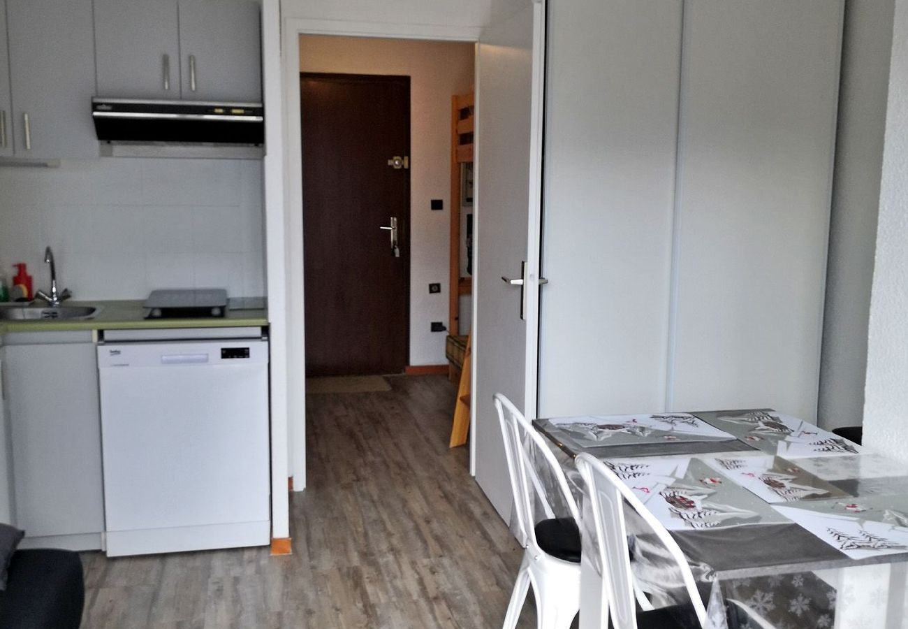 Appartement à Les Carroz d'Arâches - Centre station Appartement 4 personnes  avec parking AME609