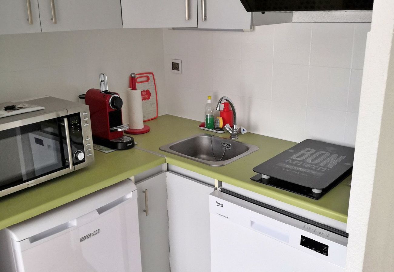 Appartement à Les Carroz d'Arâches - Centre station Appartement 4 personnes  avec parking AME609