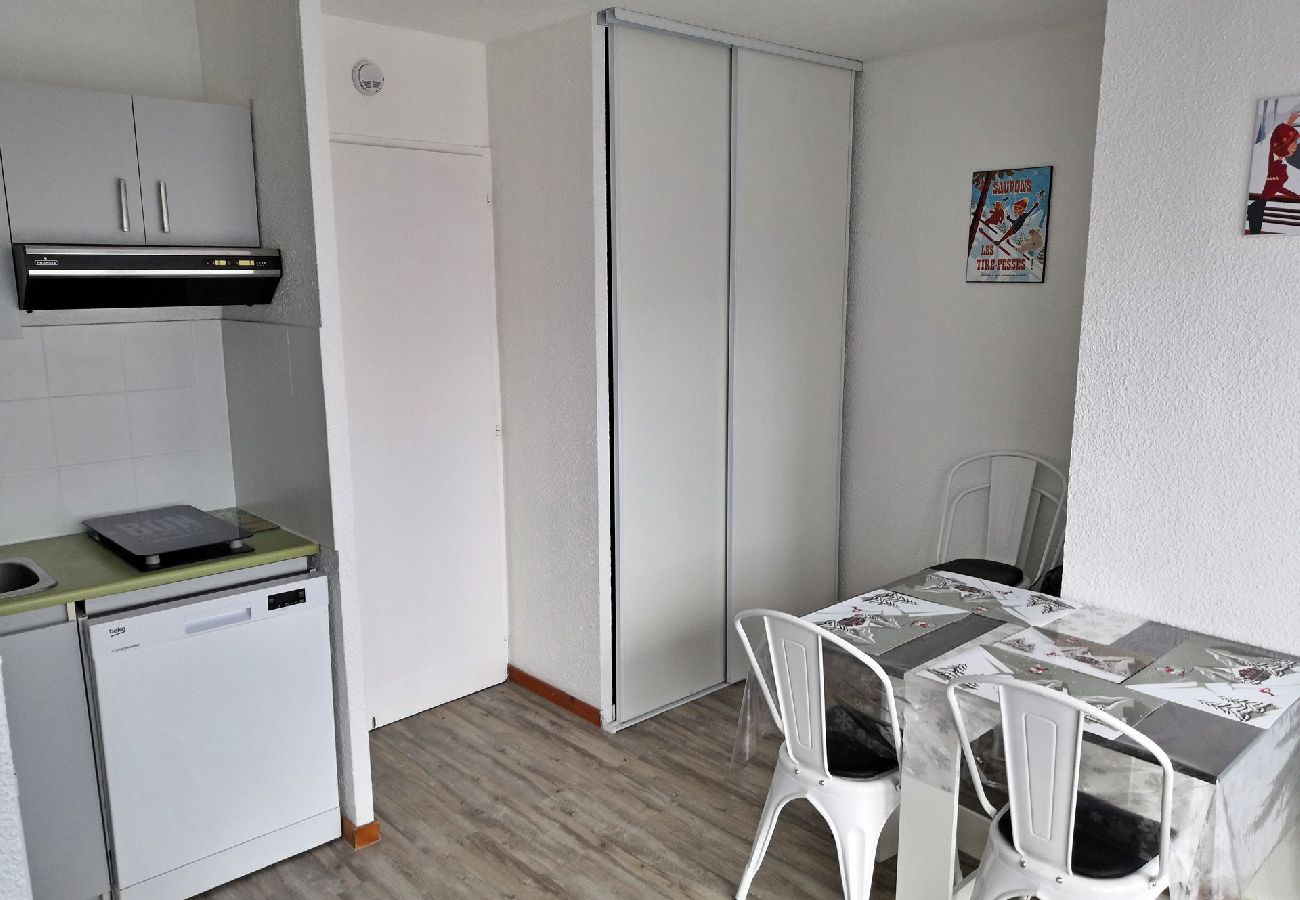 Appartement à Les Carroz d'Arâches - Centre station Appartement 4 personnes  avec parking AME609