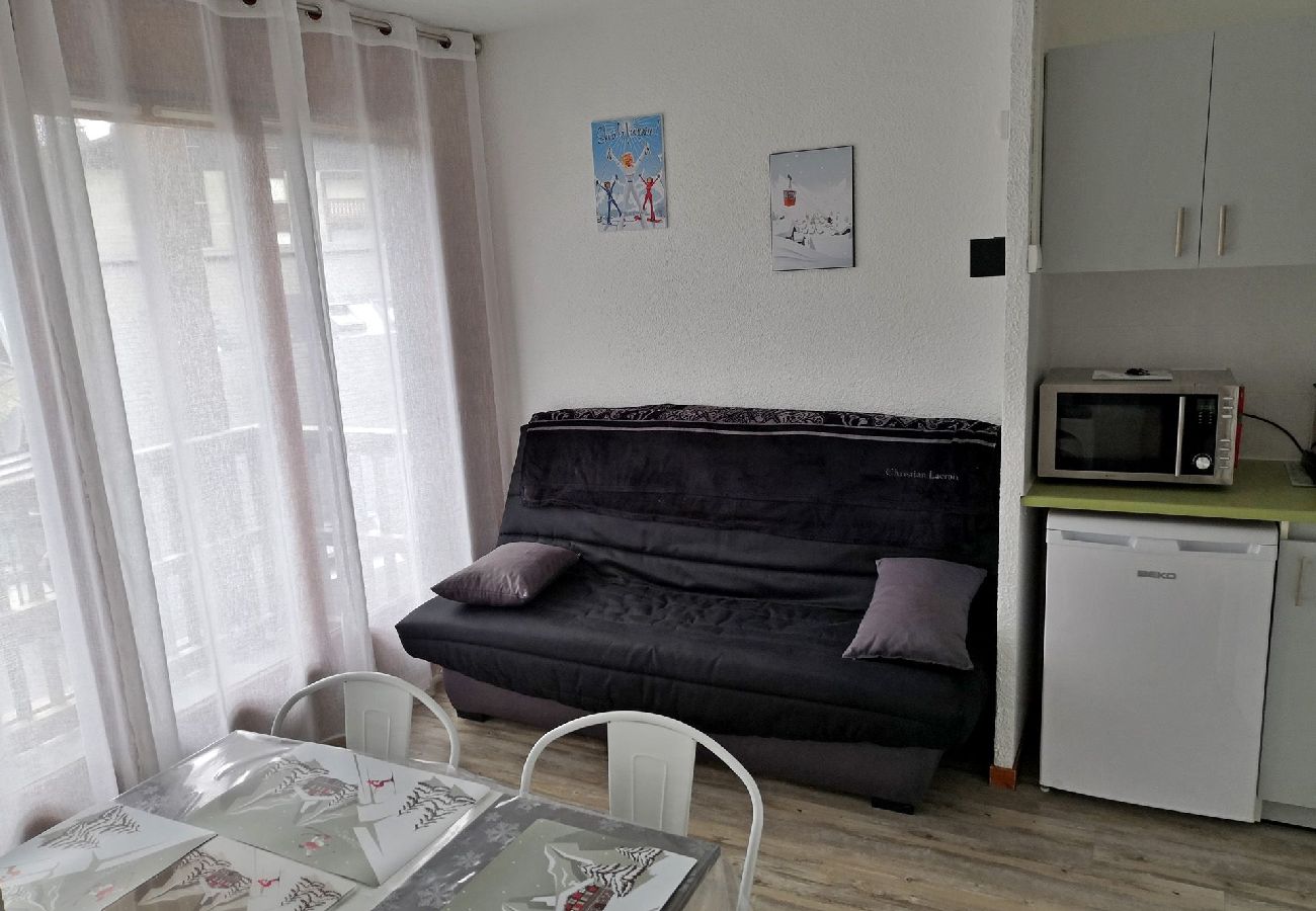 Appartement à Les Carroz d'Arâches - Centre station Appartement 4 personnes  avec parking AME609