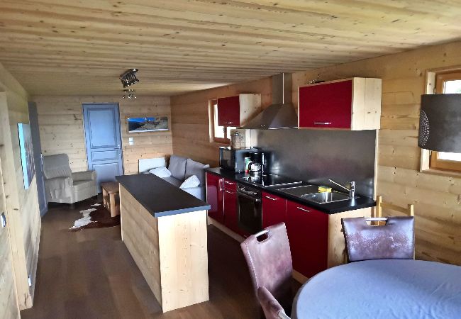 Appartement à Les Carroz d'Arâches - Bas de chalet rénové pour 6 personnes avec parking privatif - BCH614