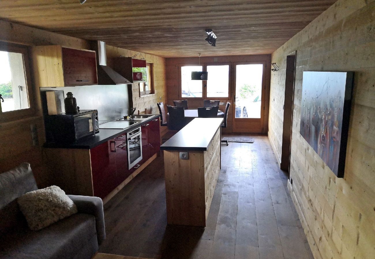 Appartement à Les Carroz d'Arâches - Bas de chalet rénové pour 6 personnes avec parking privatif - BCH614