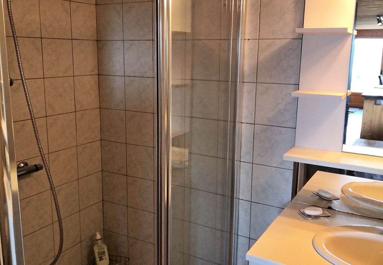 Appartement à Les Carroz d'Arâches - Bas de chalet rénové pour 4 personnes avec parking privatif - BCH614