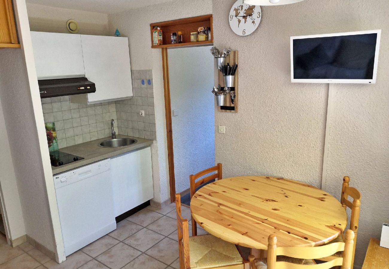 Appartement à Les Carroz d'Arâches - 2 pièces à la montagne 4 personnes , proche Aquacîme et ski bus,  résidence «Près du Bois »