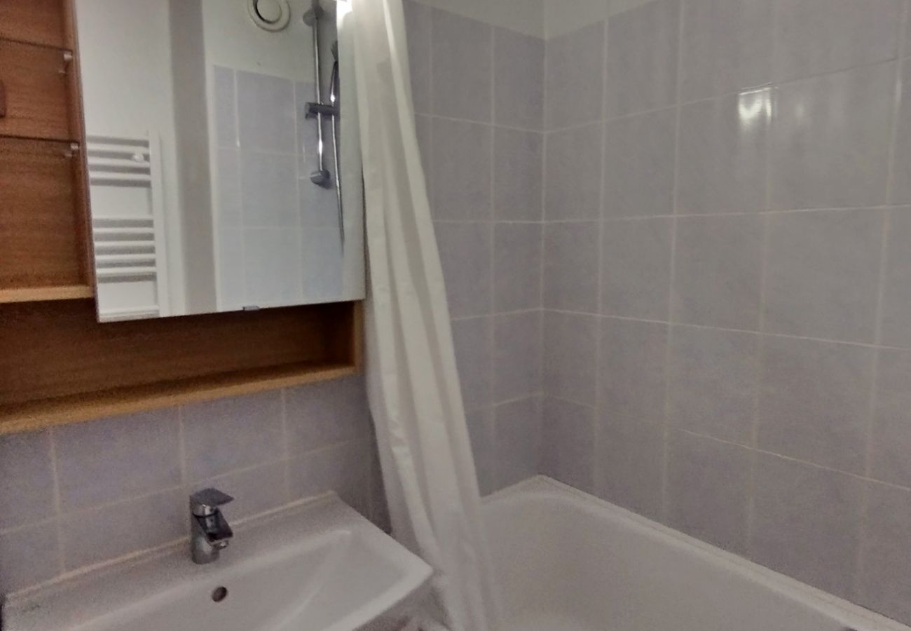 Appartement à Les Carroz d'Arâches - 2 pièces 4 personnes  proche Aquacîme et ski Bus PRB612