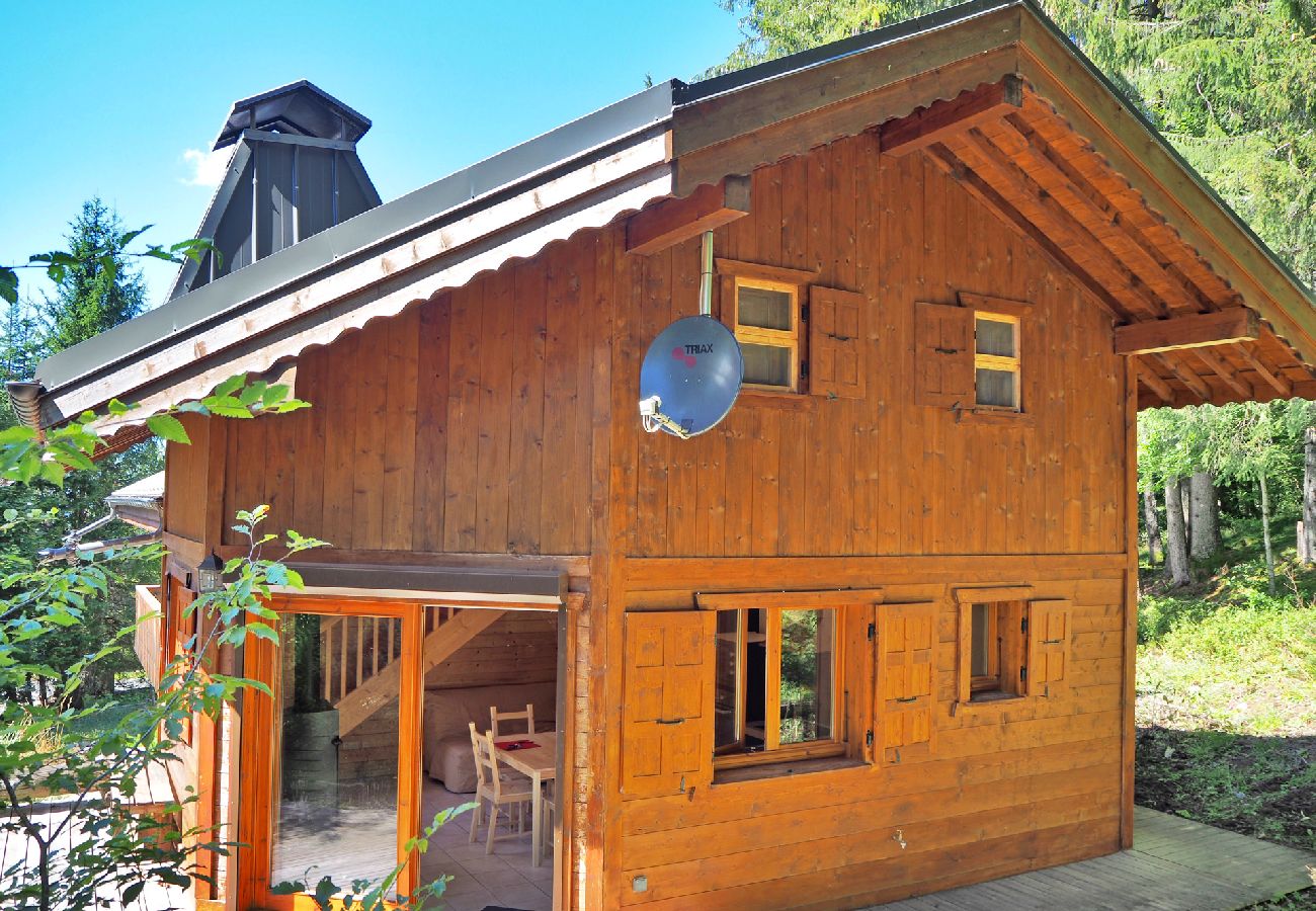 Appartement à Les Carroz d'Arâches - Appartement 4 personnes dans chalet sur les hauteurs de la station