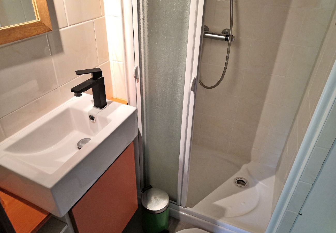 Appartement à Les Carroz d'Arâches - Studio mezzanine 4 personnes  en Rez de jardin - FEU615