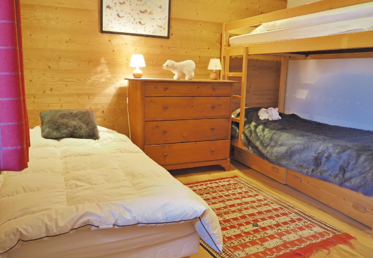 Chalet à Les Carroz d'Arâches - Magnifique chalet, 12 personnes, 6 chambres ,  3 salles d'eau,  Les Carroz  domaine skiable du Grand Massif  - NAN620
