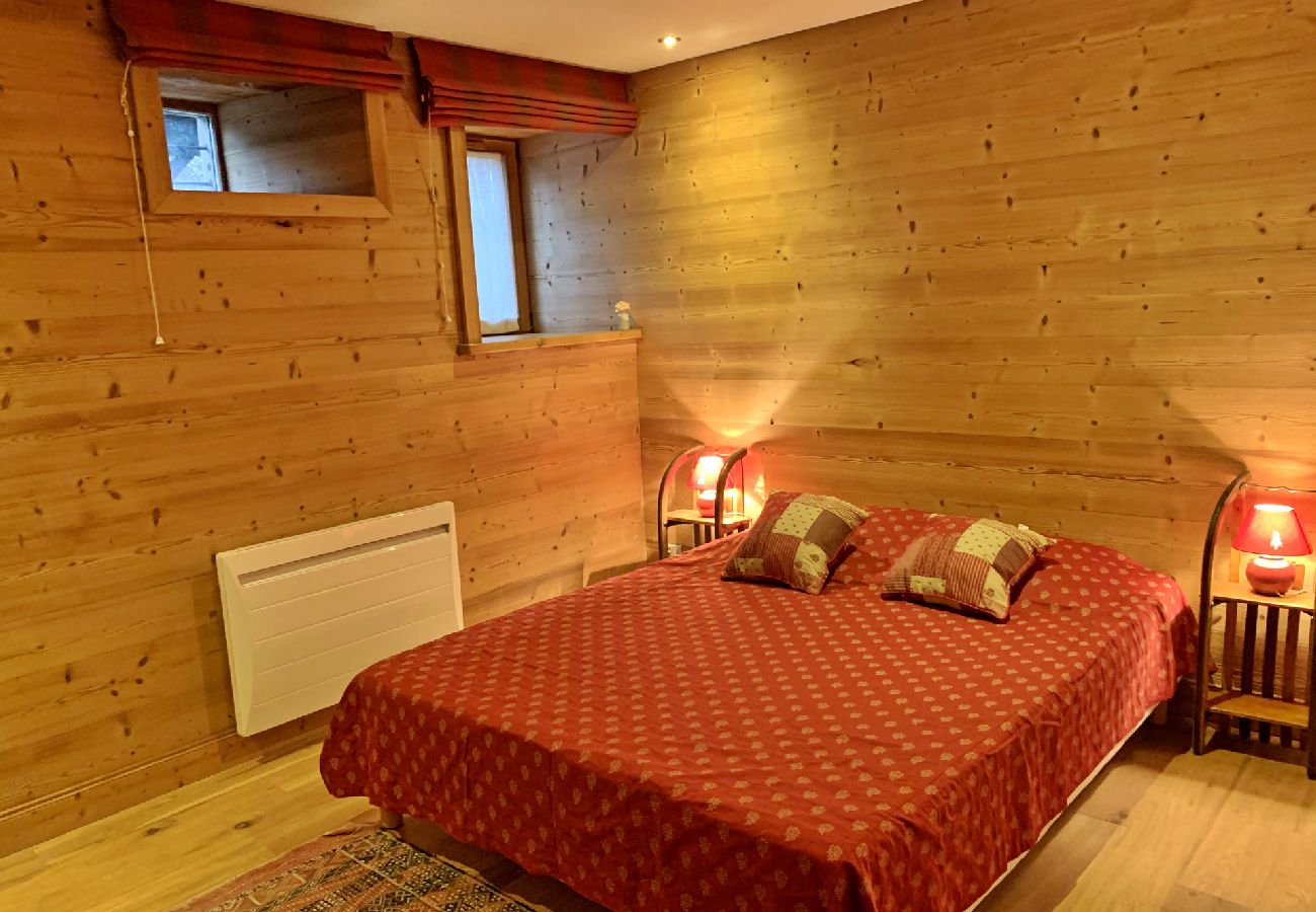 Chalet à Les Carroz d'Arâches - Magnifique chalet, 12 personnes, 6 chambres ,  3 salles d'eau,  Les Carroz  domaine skiable du Grand Massif  - NAN620