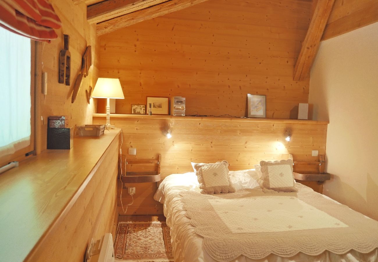 Chalet à Les Carroz d'Arâches - Magnifique chalet, 12 personnes, 6 chambres ,  3 salles d'eau,  Les Carroz  domaine skiable du Grand Massif  - NAN620
