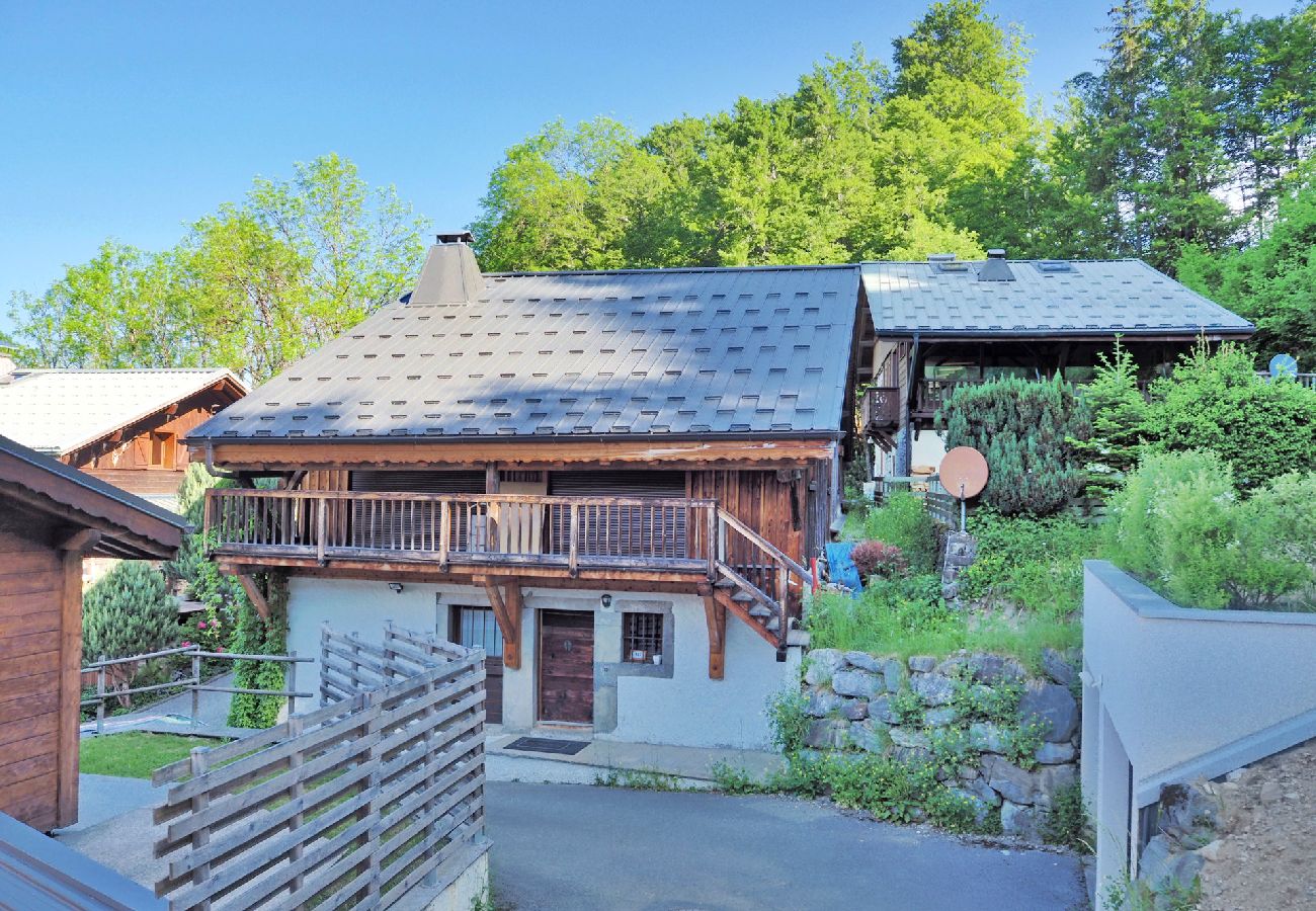 Chalet à Les Carroz d'Arâches - Magnifique chalet, 12 personnes, 6 chambres ,  3 salles d'eau,  Les Carroz  domaine skiable du Grand Massif  - NAN620