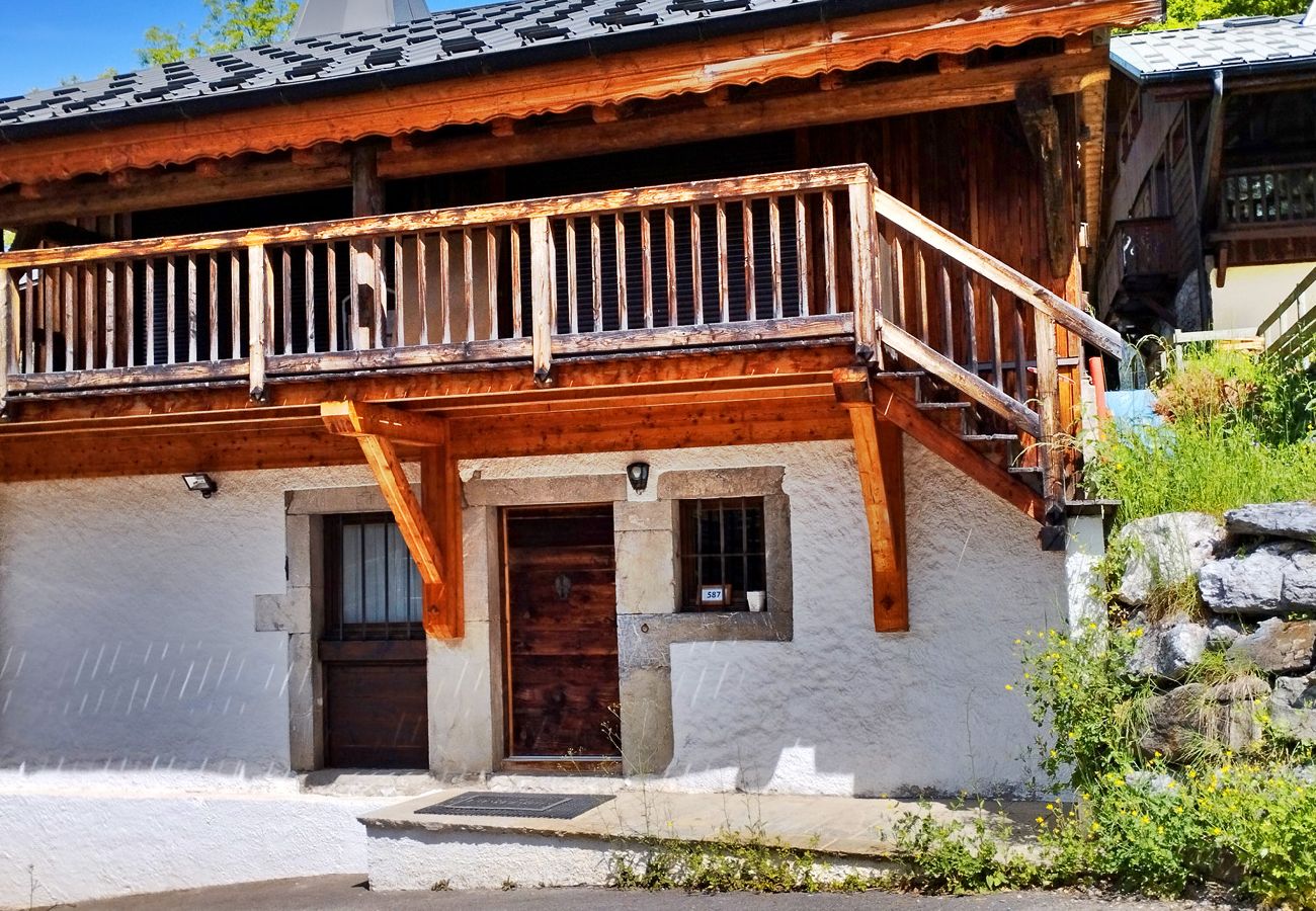 Chalet à Les Carroz d'Arâches - Magnifique chalet, 12 personnes, 6 chambres ,  3 salles d'eau,  Les Carroz  domaine skiable du Grand Massif  - NAN620