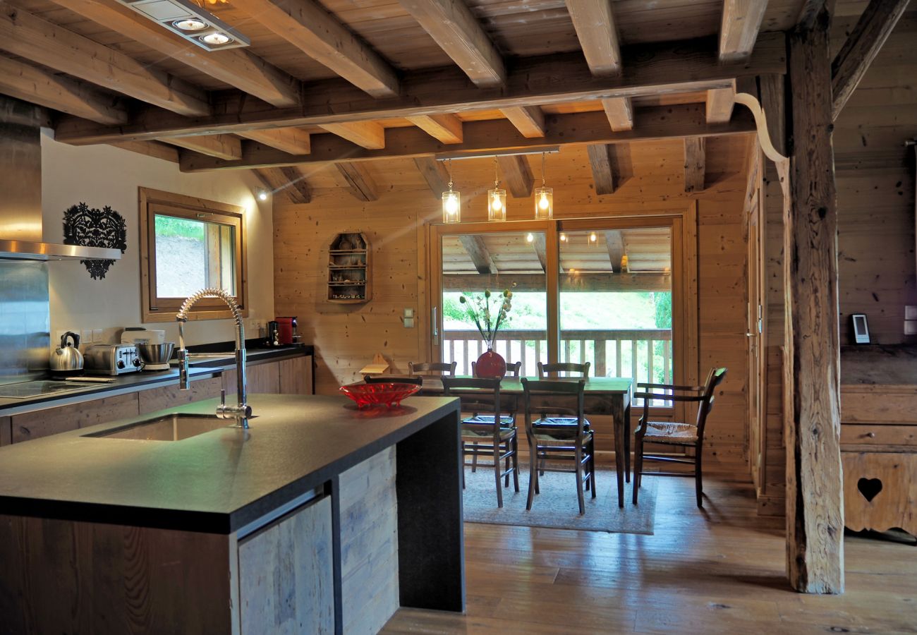 Chalet à Les Carroz d'Arâches - Magnifique chalet, 12 personnes, 6 chambres ,  3 salles d'eau,  Les Carroz  domaine skiable du Grand Massif  - NAN620