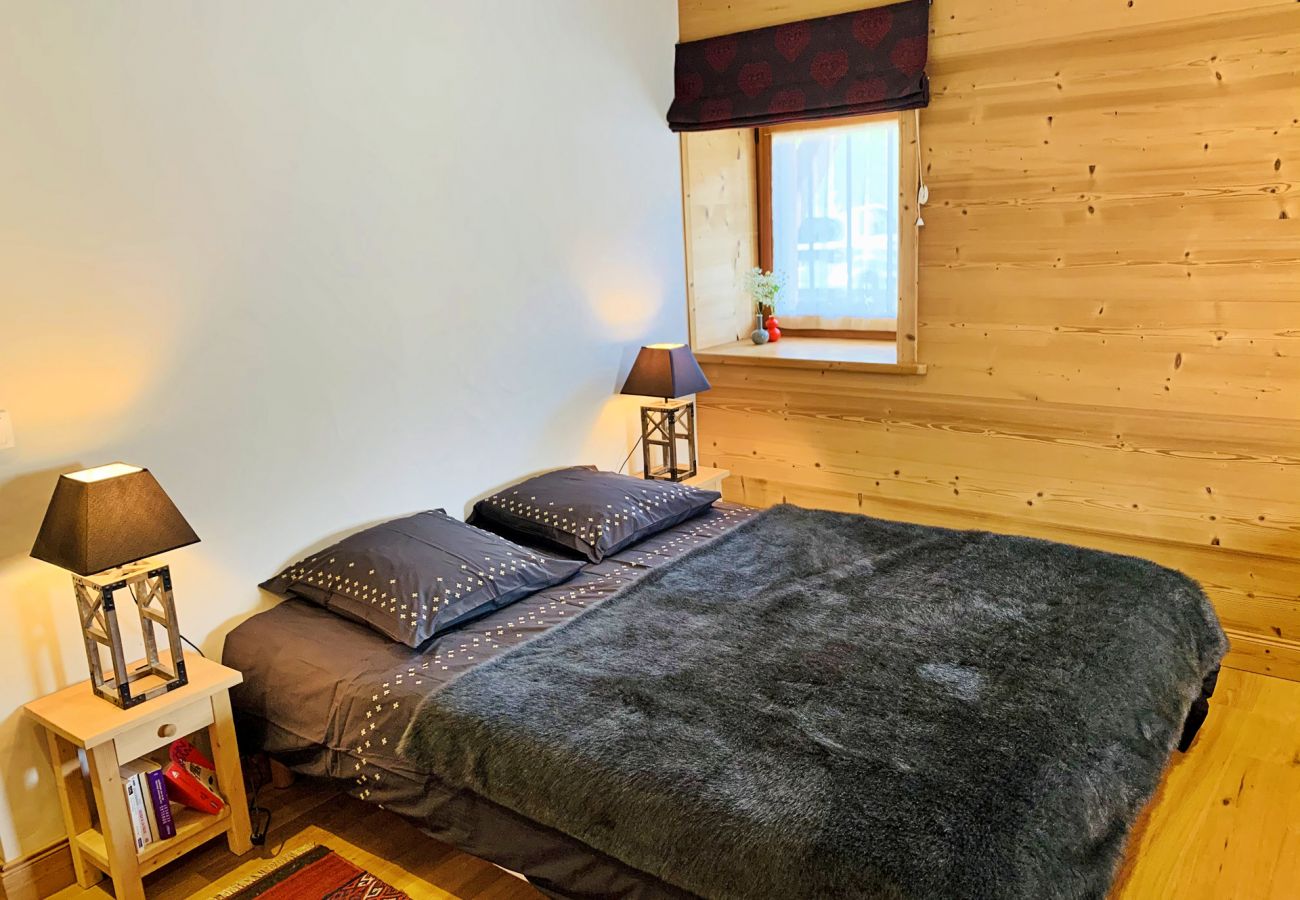 Chalet à Les Carroz d'Arâches - Magnifique chalet, 12 personnes, 6 chambres ,  3 salles d'eau,  Les Carroz  domaine skiable du Grand Massif  - NAN620