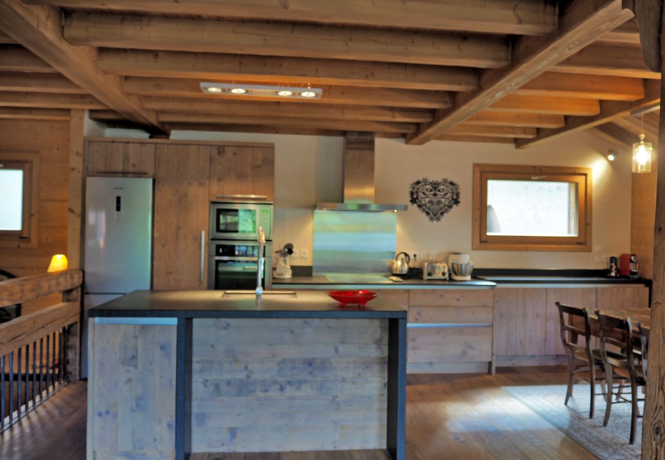 Chalet à Les Carroz d'Arâches - Magnifique chalet, 12 personnes, 6 chambres ,  3 salles d'eau,  Les Carroz  domaine skiable du Grand Massif  - NAN620