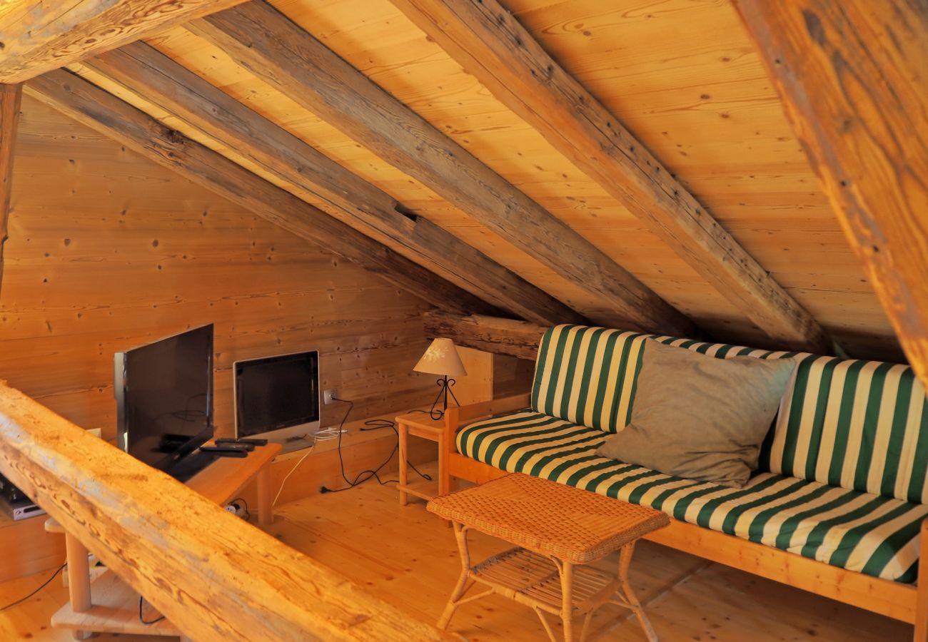 Chalet à Les Carroz d'Arâches - Magnifique chalet, 12 personnes, 6 chambres ,  3 salles d'eau,  Les Carroz  domaine skiable du Grand Massif  - NAN620