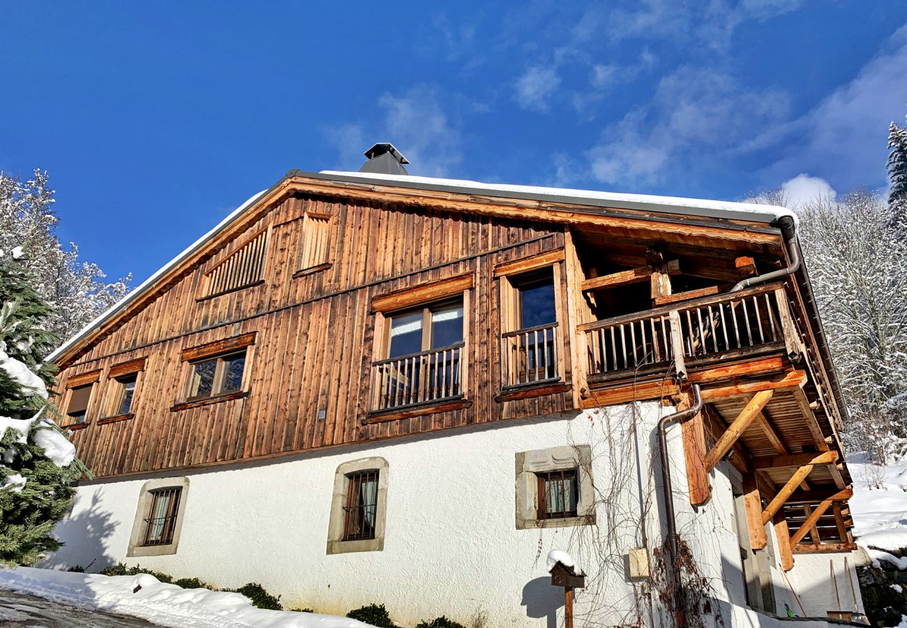 Chalet à Les Carroz d'Arâches - Magnifique chalet, 12 personnes, 6 chambres ,  3 salles d'eau,  Les Carroz  domaine skiable du Grand Massif  - NAN620