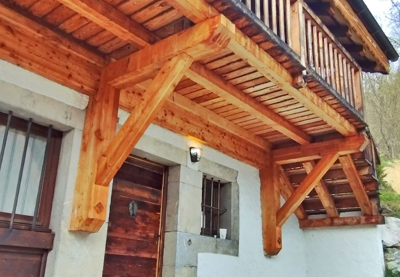 Chalet à Les Carroz d'Arâches - Magnifique chalet, 12 personnes, 6 chambres ,  3 salles d'eau,  Les Carroz  domaine skiable du Grand Massif  - NAN620