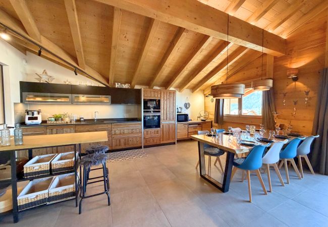 Appartement à Les Carroz d'Arâches - 5 Pièces 8pers au coeur du village, LES CHALETS D'ELINE Parking souterrain,  2 balcons -ELI645