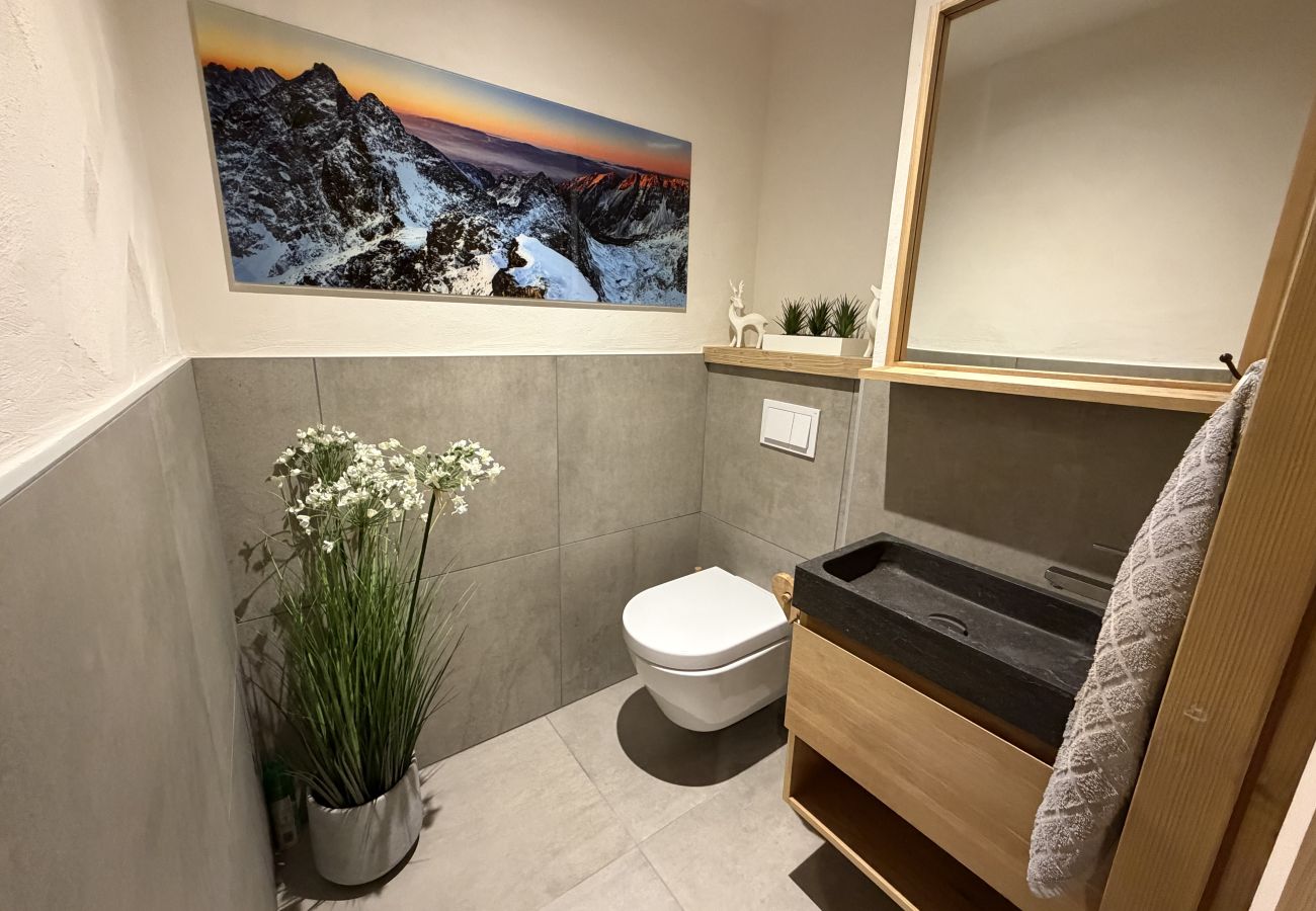 Appartement à Les Carroz d'Arâches - 5 Pièces 8pers au coeur du village, LES CHALETS D'ELINE Parking souterrain,  2 balcons -ELI645