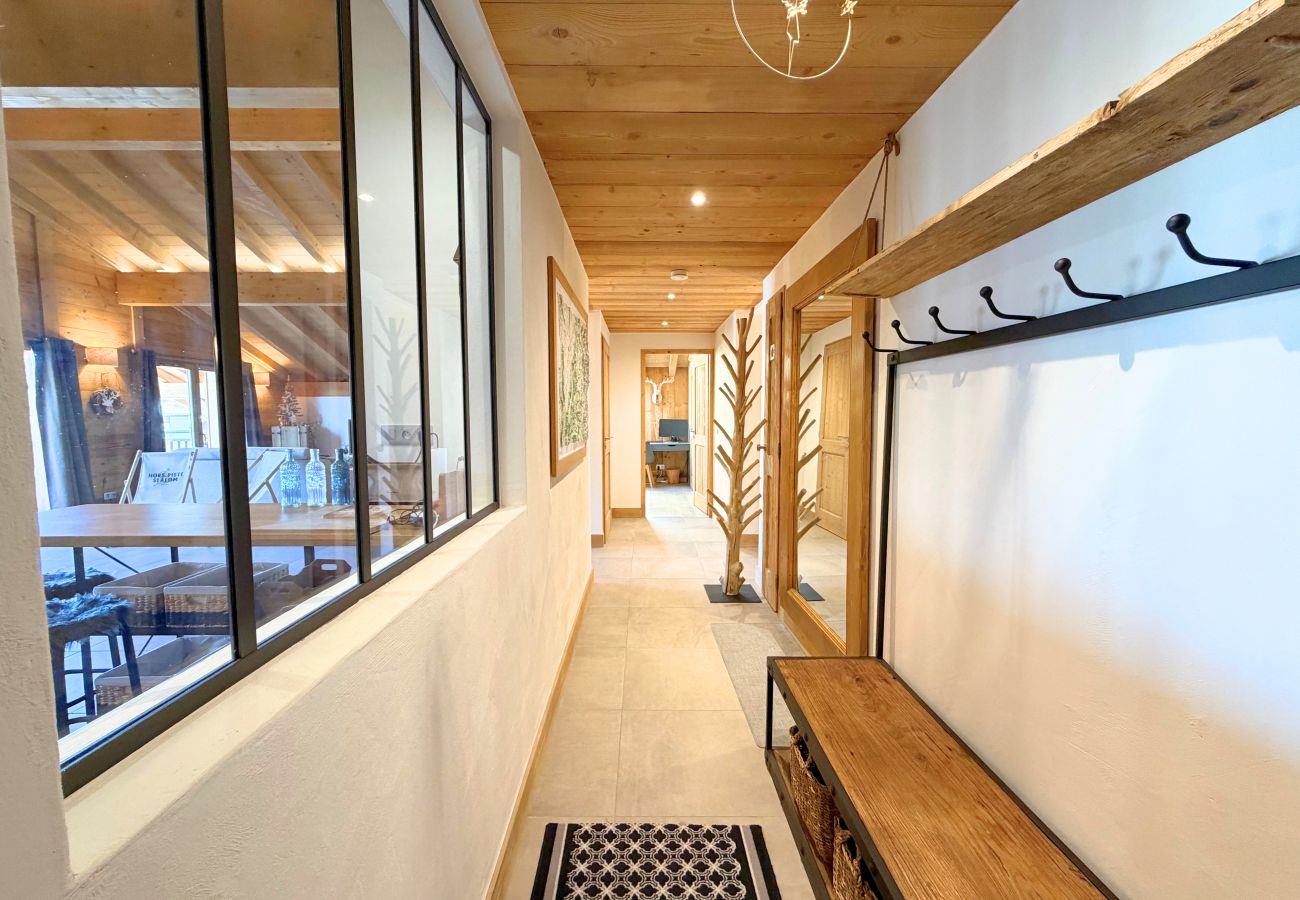 Appartement à Les Carroz d'Arâches - 5 Pièces 8pers au coeur du village, LES CHALETS D'ELINE Parking souterrain,  2 balcons -ELI645