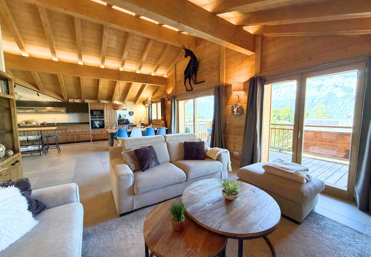 Appartement à Les Carroz d'Arâches - 5 Pièces 8pers au coeur du village, LES CHALETS D'ELINE Parking souterrain,  2 balcons -ELI645