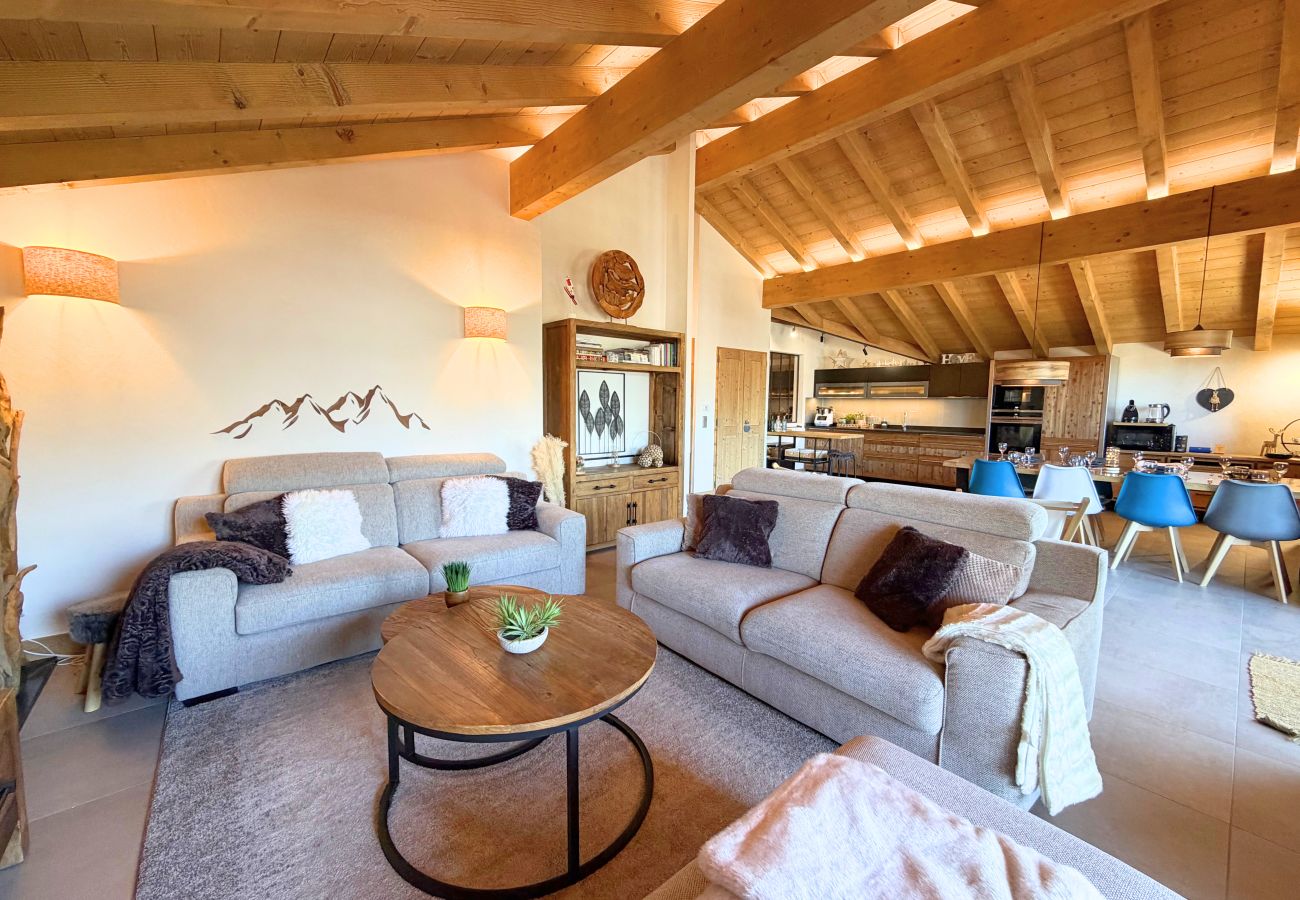 Appartement à Les Carroz d'Arâches - 5 Pièces 8pers au coeur du village, LES CHALETS D'ELINE Parking souterrain,  2 balcons -ELI645