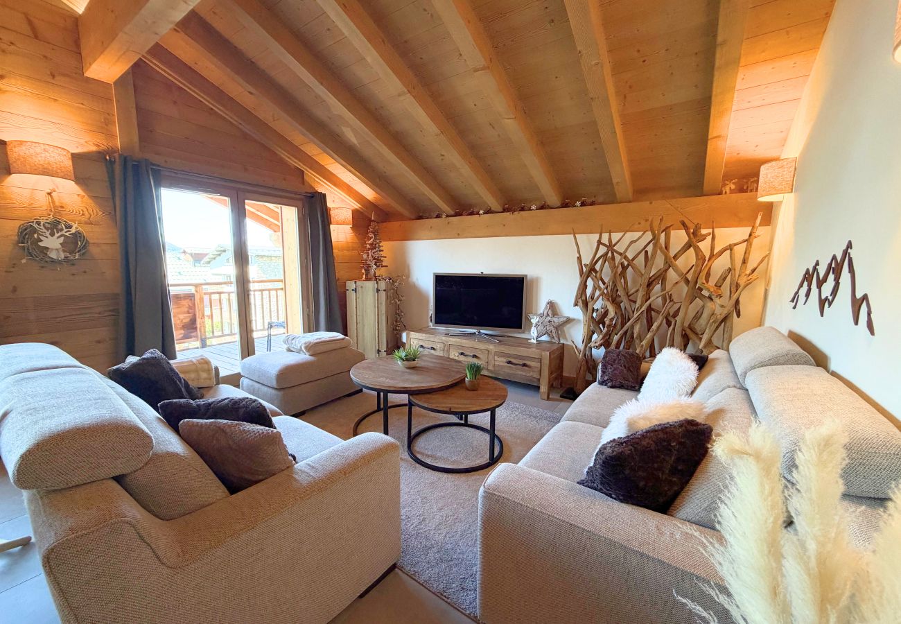 Appartement à Les Carroz d'Arâches - 5 Pièces 8pers au coeur du village, LES CHALETS D'ELINE Parking souterrain,  2 balcons -ELI645