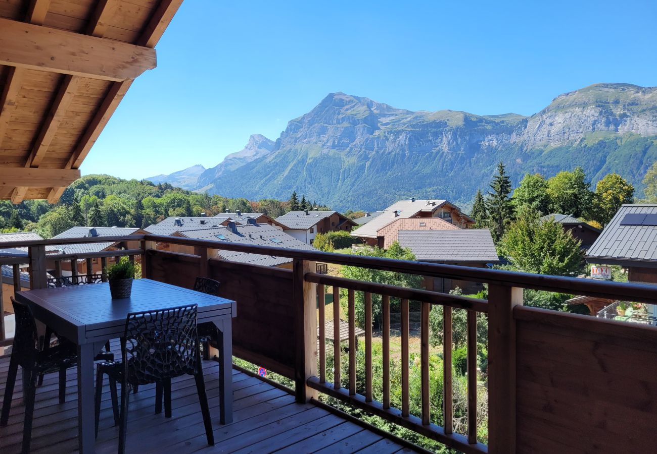 Appartement à Les Carroz d'Arâches - 5 Pièces 8pers au coeur du village, LES CHALETS D'ELINE Parking souterrain,  2 balcons -ELI645