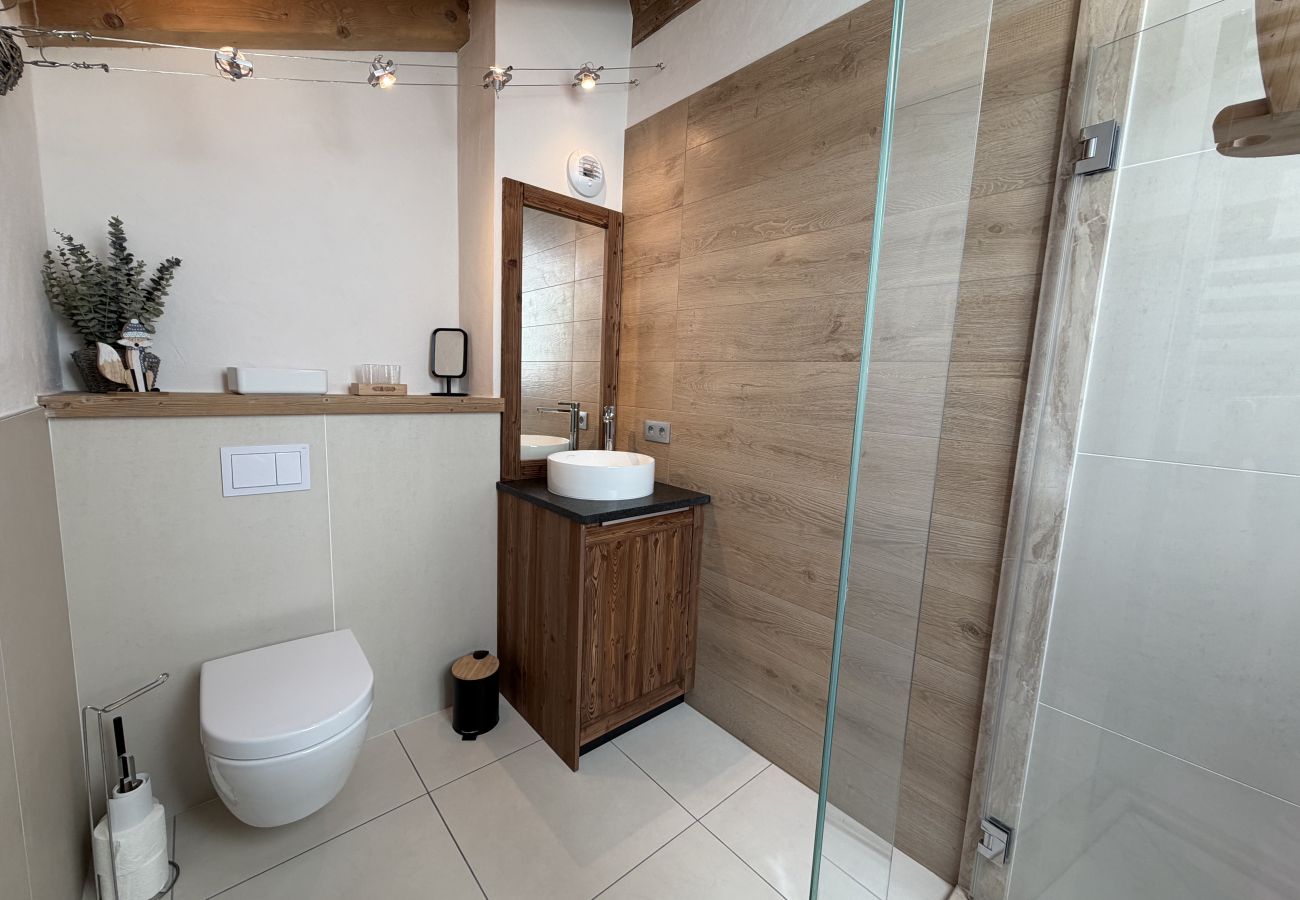 Appartement à Les Carroz d'Arâches - 5 Pièces 8pers au coeur du village, LES CHALETS D'ELINE Parking souterrain,  2 balcons -ELI645