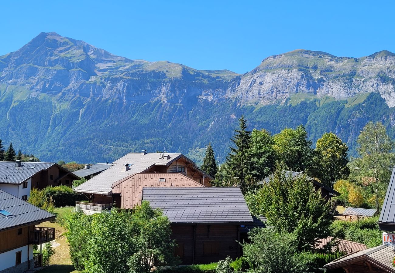Appartement à Les Carroz d'Arâches - 5 Pièces 8pers au coeur du village, LES CHALETS D'ELINE Parking souterrain,  2 balcons -ELI645