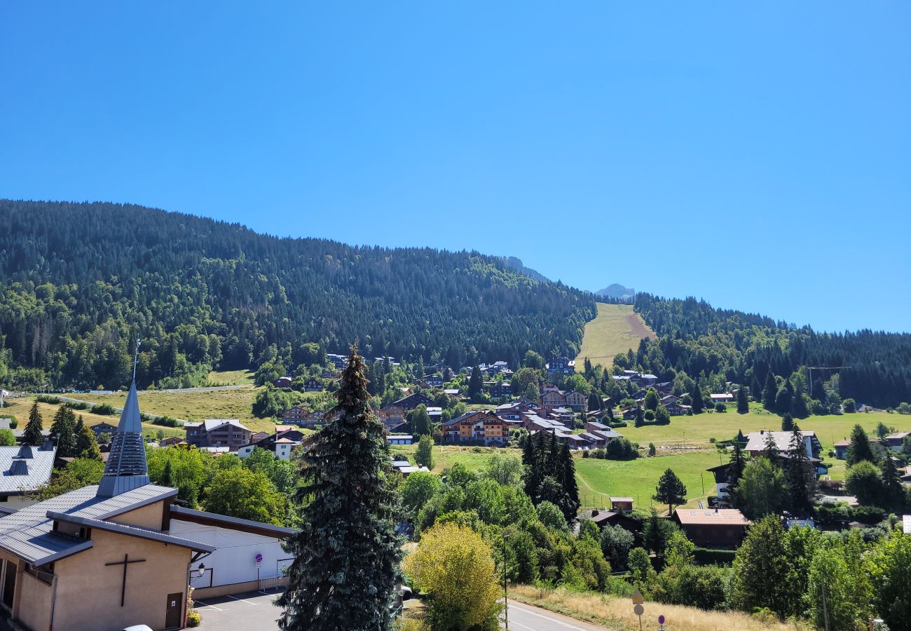 Appartement à Les Carroz d'Arâches - 5 Pièces 8pers au coeur du village, LES CHALETS D'ELINE Parking souterrain,  2 balcons -ELI645