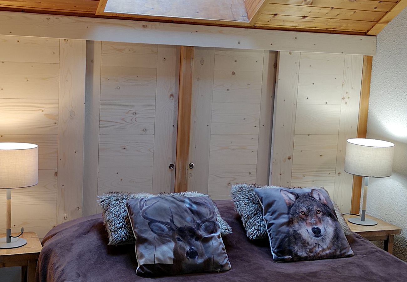 Appartement à Les Carroz d'Arâches - Location de vacances 4 personnes 2 chambres centre station-CIN652 