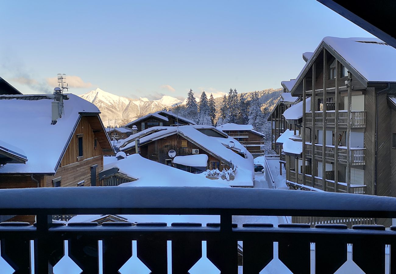 Appartement à Les Carroz d'Arâches - Location de vacances 4 personnes 2 chambres centre station-CIN652 