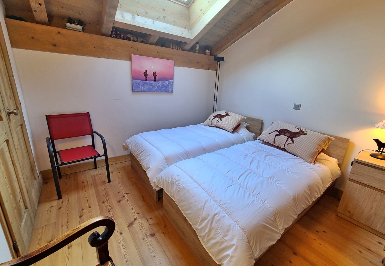 Appartement à Les Carroz d'Arâches - 4 Pièces 6 pers au coeur du village, LES CHALETS D'ELINE Parking souterrain,  1 balcons-ELI699