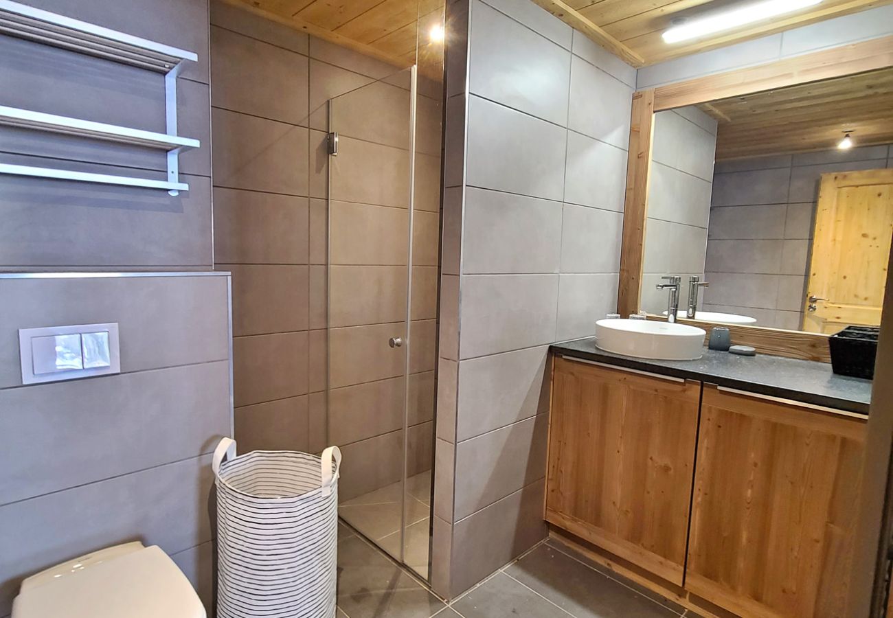Appartement à Les Carroz d'Arâches - 4 Pièces 6 pers au coeur du village, LES CHALETS D'ELINE Parking souterrain,  1 balcons-ELI699
