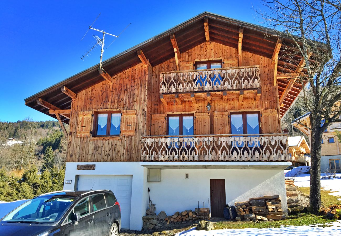 Chalet à Les Carroz d'Arâches - Location vacances Chalet 6 personnes à 1,5 km du centre - NAN700