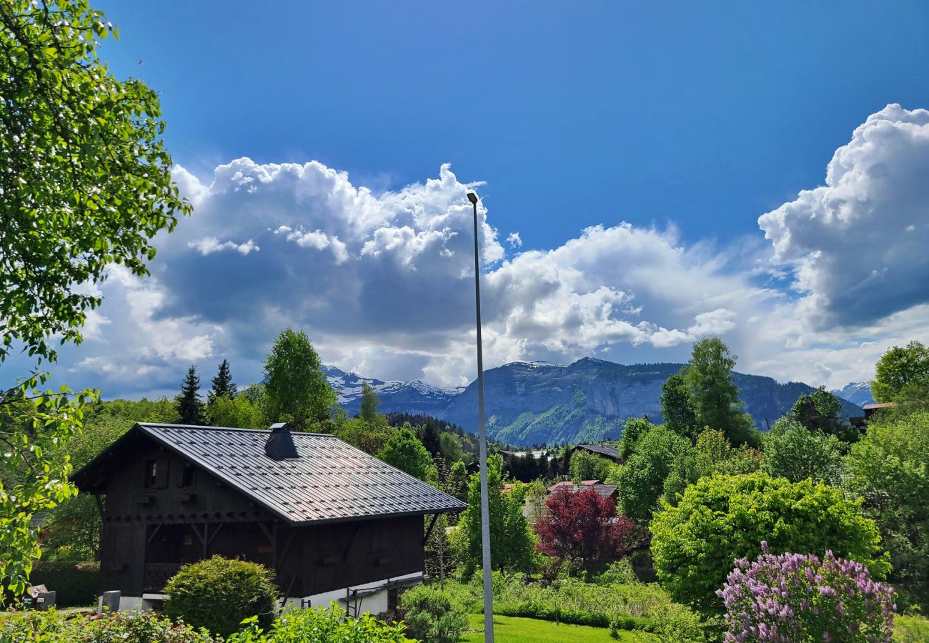 Chalet à Les Carroz d'Arâches - Location vacances Chalet 6 personnes à 1,5 km du centre - NAN700