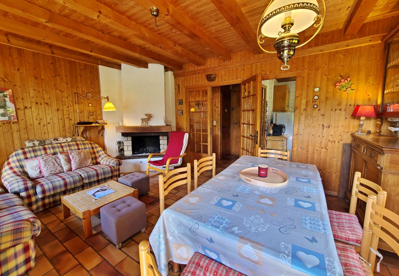Chalet à Les Carroz d'Arâches - Location vacances Chalet 6 personnes à 1,5 km du centre - NAN700