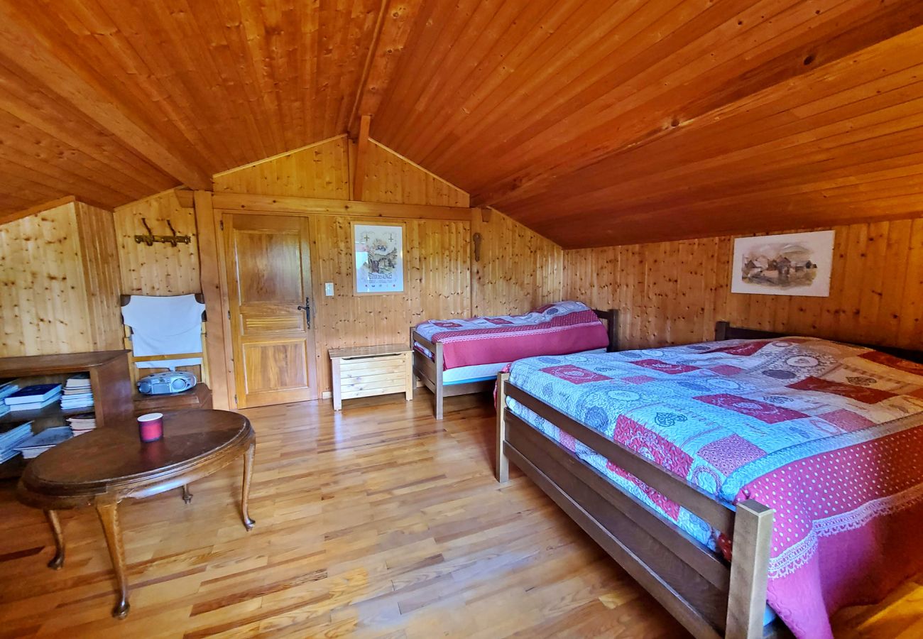 Chalet à Les Carroz d'Arâches - Location vacances Chalet 6 personnes à 1,5 km du centre - NAN700