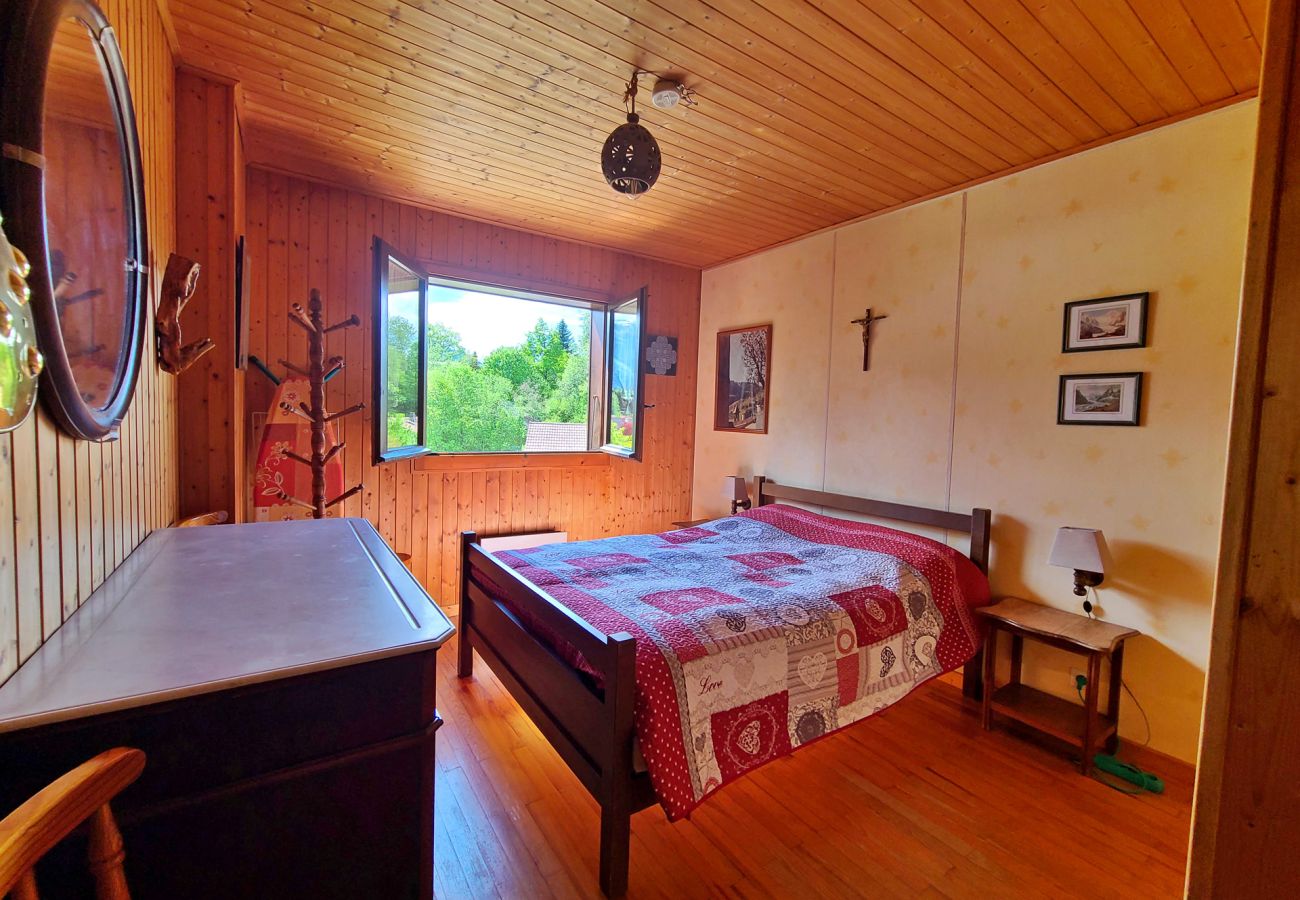 Chalet à Les Carroz d'Arâches - Location vacances Chalet 6 personnes à 1,5 km du centre - NAN700