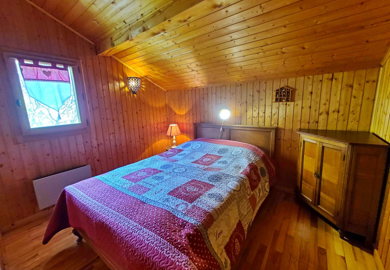 Chalet à Les Carroz d'Arâches - Location vacances Chalet 6 personnes à 1,5 km du centre - NAN700