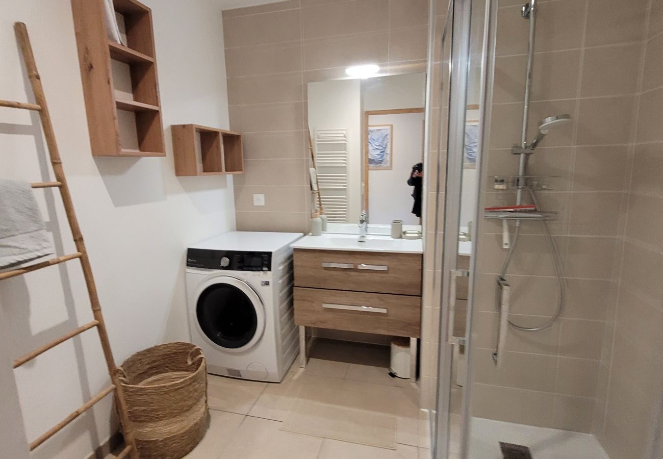 Appartement à Arâches-la-Frasse - 4 pièces 8 personnes neuf centre village proche patinoire QUA659