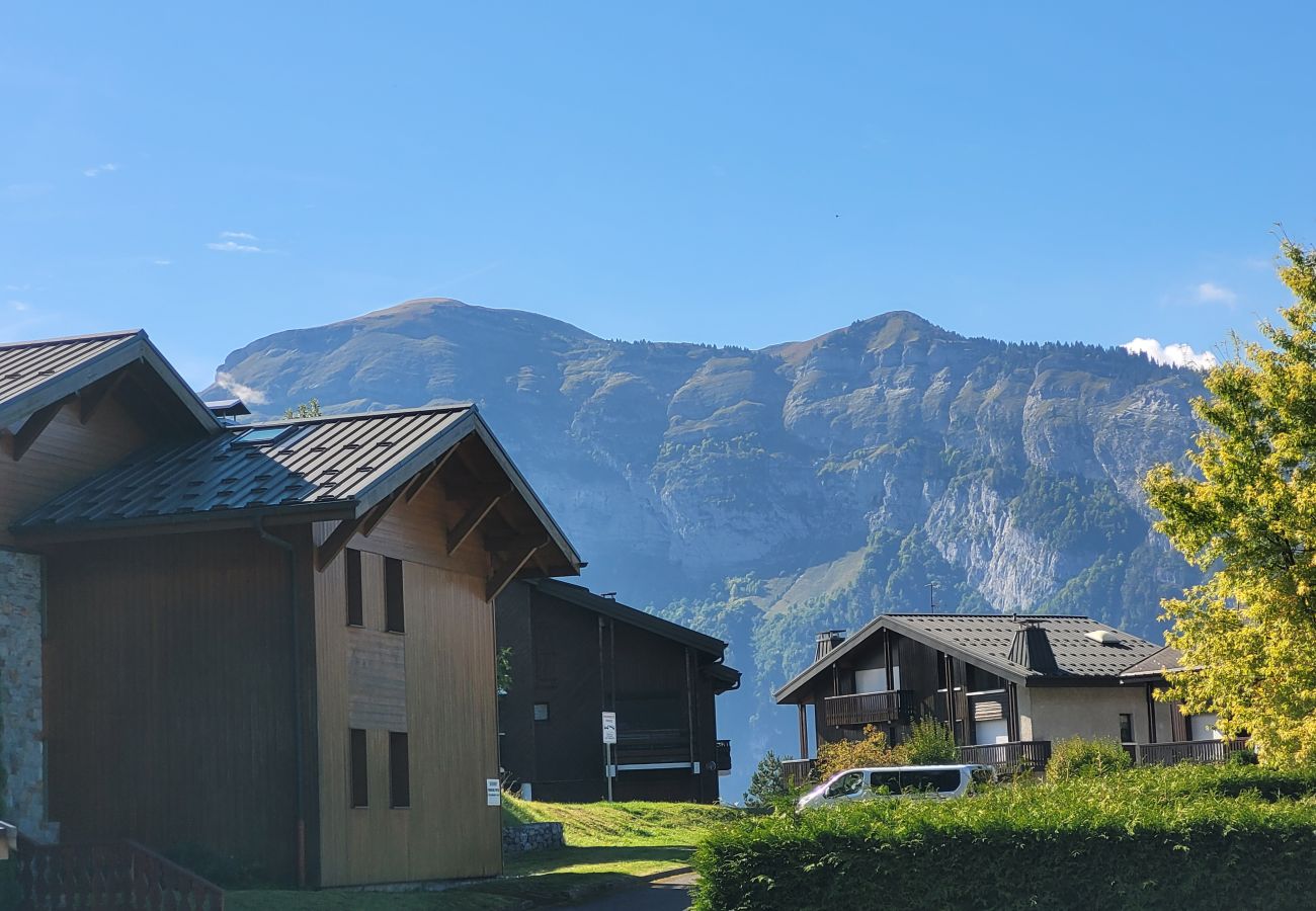 Appartement à Les Carroz d'Arâches - Appartement 2  pièces 3 personnes  Proche centre et ski bus - EBR660