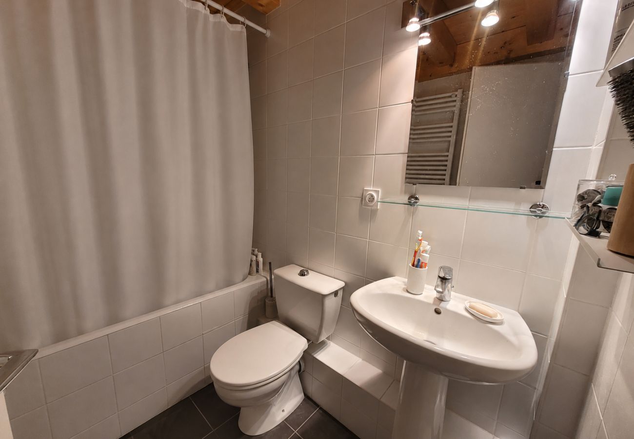 Appartement à Arâches-la-Frasse - Appartement 3 pièces 4 à 5 personnes proche piscine, skibus -PRB663